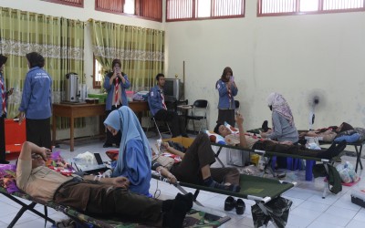 PMR SMAN 1 Kendal Gelar Donor Darah, Tanamkan Semangat Kemanusiaan Sejak Dini
