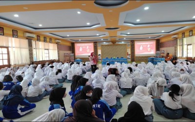 Sosialisasi Aplikasi Ceria dan Cek HB oleh puskesmas patebon 2